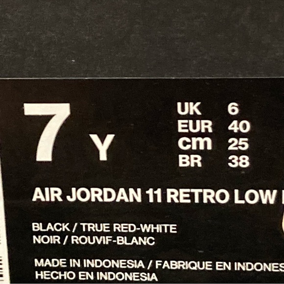 AIR JORDAN BRED 11 Retro Low Size 8.5 Womens = 7Y - Picture 7 of 7